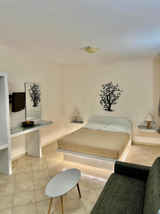Artemisia Guest house Imerovigli (Santorini)