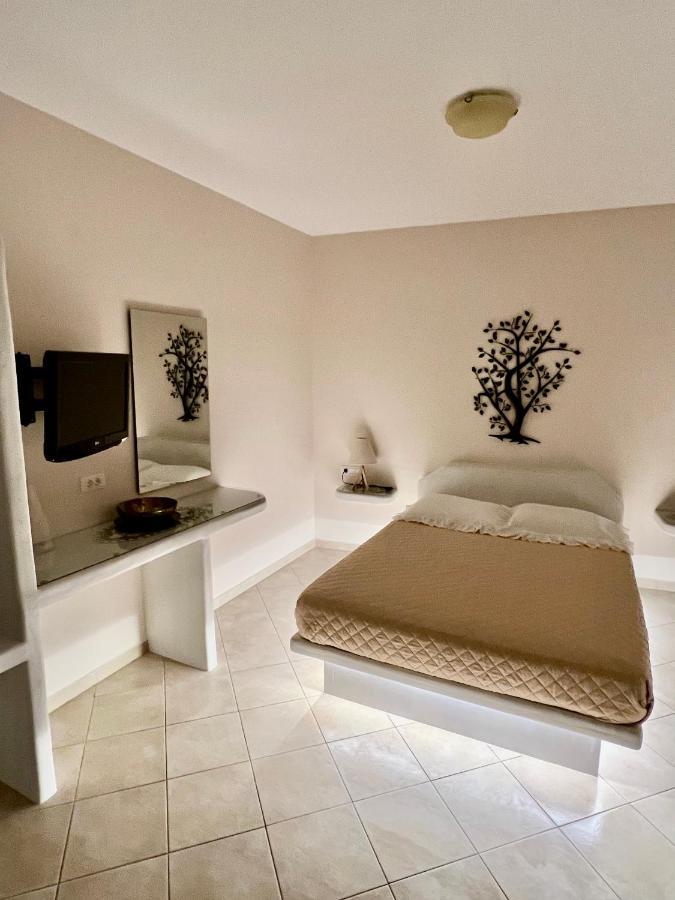 Artemisia Guest house Imerovigli (Santorini)